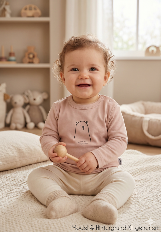 Liliput Langarmshirt in zart Rosé mit süßem Bären-Print – 100% Baumwolle, weich, waschbeständiger Druck & Druckknöpfe. Größen 62/68–86/92. Jetzt entdecken!