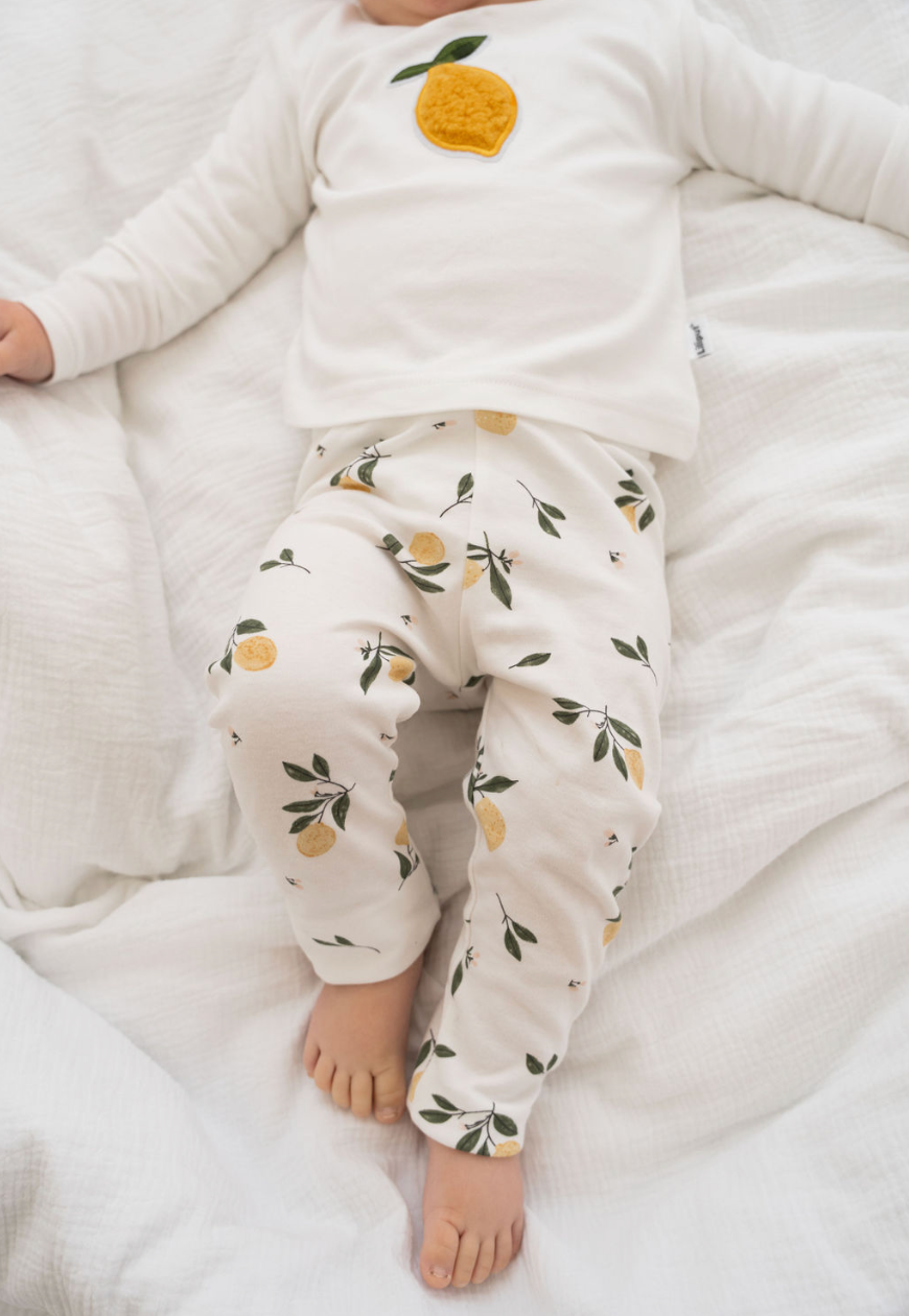 Bequem, elastisch und formstabil. Die fröhliche Sommer-Leggings aus weichem Baumwoll-Jersey macht jede Bewegung mit, ohne einzuengen.