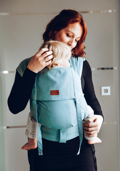 Stressfreier Alltag dank einfachem Klick-System! Die mitwachsende LELIBA Zack Babytrage überzeugt durch schnelles Anlegen und revolutionäre, variable Schulterpolster.