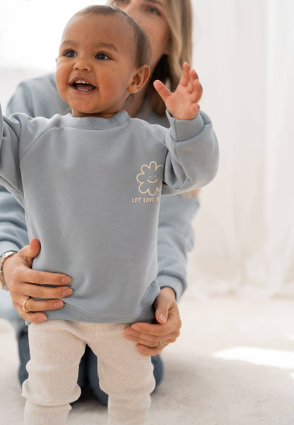 Für den perfekten Mama-Kind-Look! Das weiche hellblaue Sweatshirt der exklusiven Mini & Me Edition ist wunderbar bequem und ein echter Hingucker.