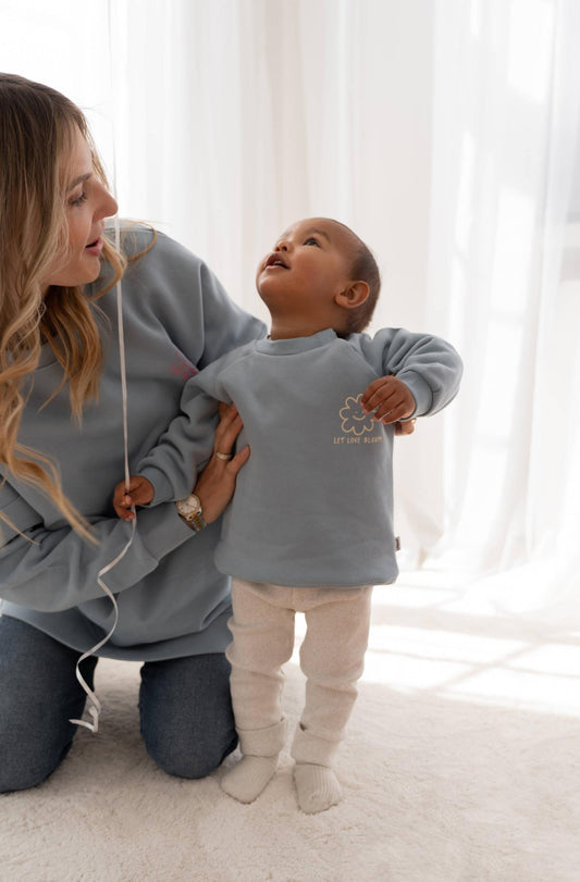Für den perfekten Mama-Kind-Look! Das weiche hellblaue Sweatshirt der exklusiven Mini & Me Edition ist wunderbar bequem und ein echter Hingucker.