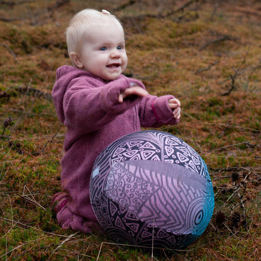 Der unkaputtbare Ball für drinnen! Verwandelt jeden Luftballon in einen babysicheren, federleichten Spielball. Ideal als kleines Geschenk.