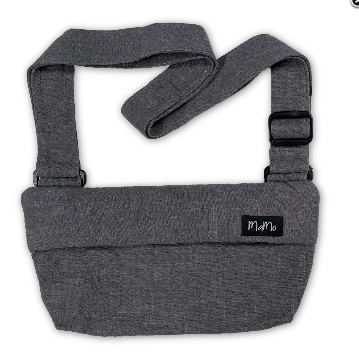 Hände frei und kein störender Rucksack! Die praktische Tasche für den MaMo Bauchgurt hält Schlüssel, Smartphone und Geld beim Spaziergang stets sicher griffbereit.