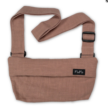 Hände frei und kein störender Rucksack! Die praktische Tasche für den MaMo Bauchgurt hält Schlüssel, Smartphone und Geld beim Spaziergang stets sicher griffbereit.