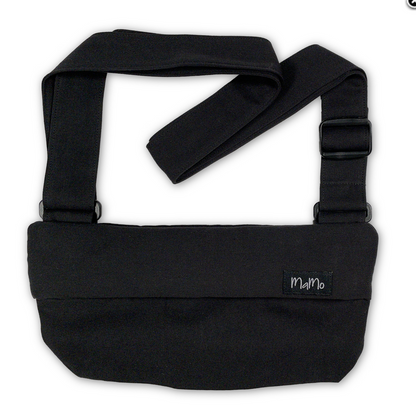 Hände frei und kein störender Rucksack! Die praktische Tasche für den MaMo Bauchgurt hält Schlüssel, Smartphone und Geld beim Spaziergang stets sicher griffbereit.