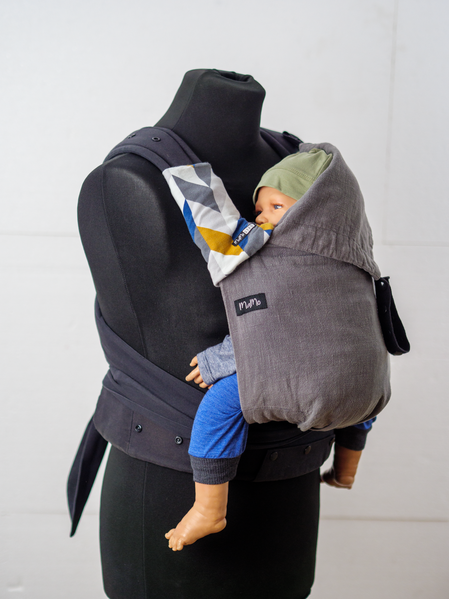 Das Herzstück deiner MaMo Trage! Tausche einfach den Stoffbeutel und behalte das Gurtsystem. Für eine perfekte, ergonomische Passform von Geburt bis ins Kleinkindalter.
