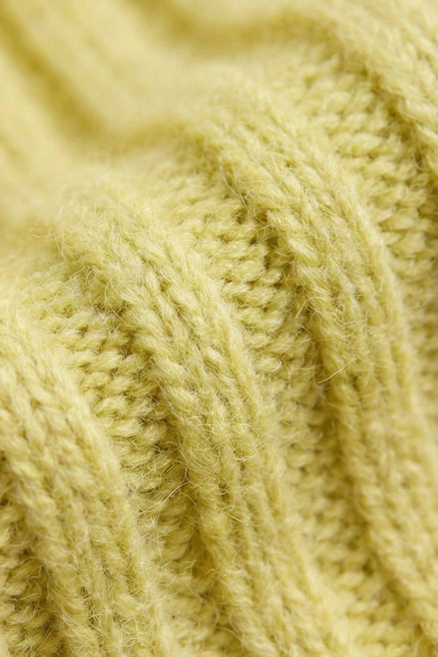 Skandinavische Wärme für kleine Köpfchen. Die temperaturausgleichende und absolut kratzfreie Strickmütze aus feinster Merinowolle mit Bindebändern.