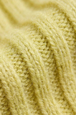 Skandinavische Wärme für kleine Köpfchen. Die temperaturausgleichende und absolut kratzfreie Strickmütze aus feinster Merinowolle mit Bindebändern.