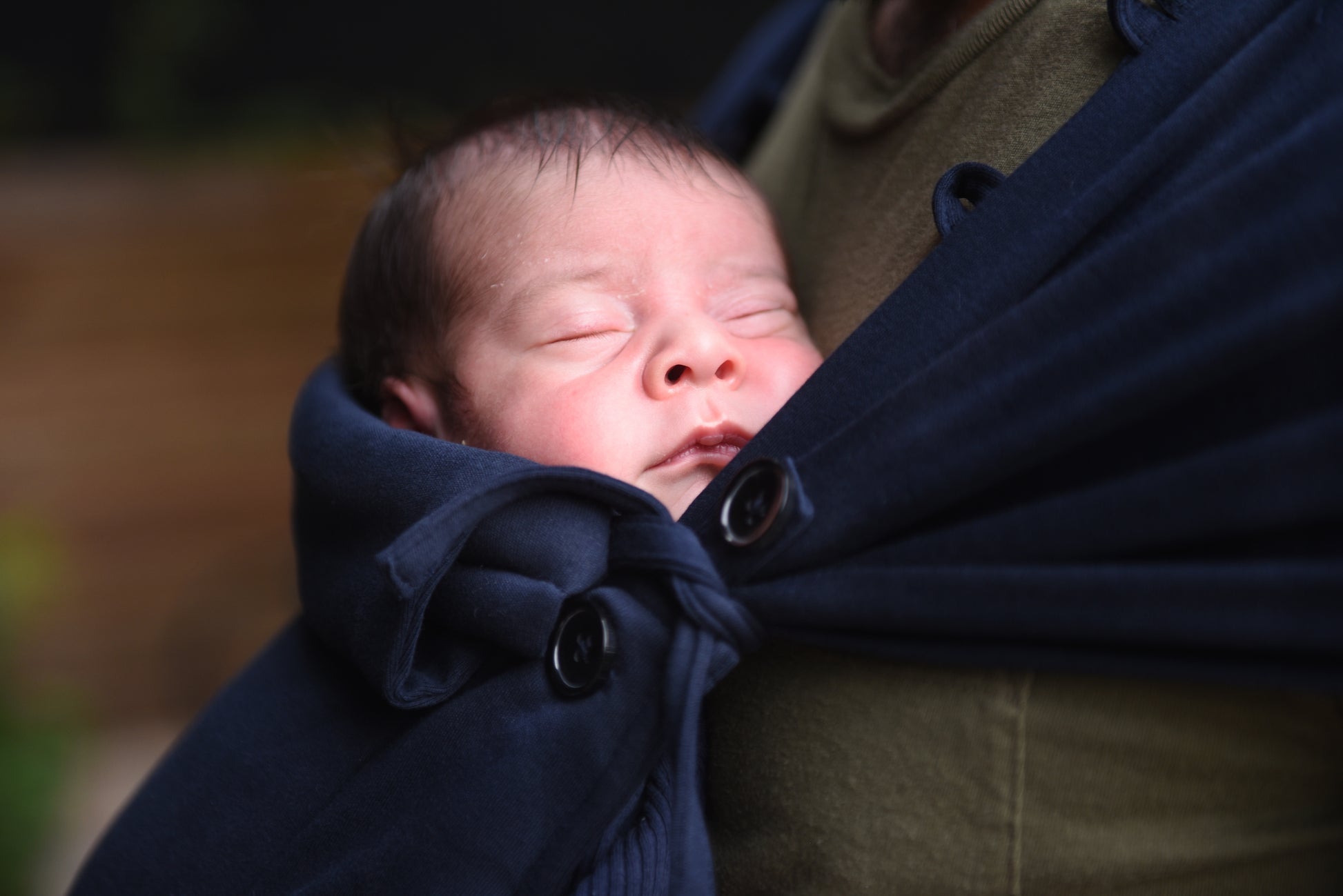 Der sanfteste Start ins Leben! Die extrem weiche und elastische Neko Tiny Babytrage ist speziell für zierliche Neugeborene, Frühchen und Zwillinge ab 2,5 kg konzipiert.