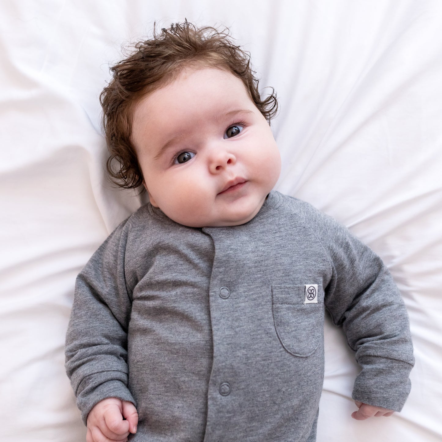 Cloby UV Playsuit UPF 50+ für Babys – aus weichem Bambus-Mix, für Strand, Spielplatz & Trage. Ohne Chemie, maschinenwaschbar. Größen 50–74. Jetzt entdecken!
