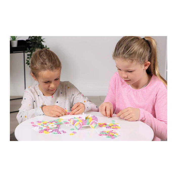 Der süßeste Flitzer im Kinderzimmer! Das kreative Bauset in trendigen Candy-Farben lässt kleine Auto-Fans ein tolles 3D-Fahrzeug bauen.