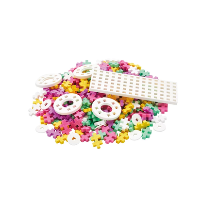 Der süßeste Flitzer im Kinderzimmer! Das kreative Bauset in trendigen Candy-Farben lässt kleine Auto-Fans ein tolles 3D-Fahrzeug bauen.