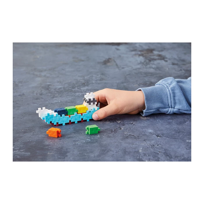 Leinen los für kleine Kapitäne! Das bunte Bauset inklusive Anleitung lässt Kinder ein tolles Frachtschiff bauen und fördert das räumliche Denken.