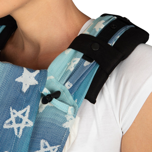 Entlaste deinen Nacken bei schweren Kindern! Die weichen Schulter-Pads lassen sich kinderleicht ankletten und schenken dir extra Tragekomfort.