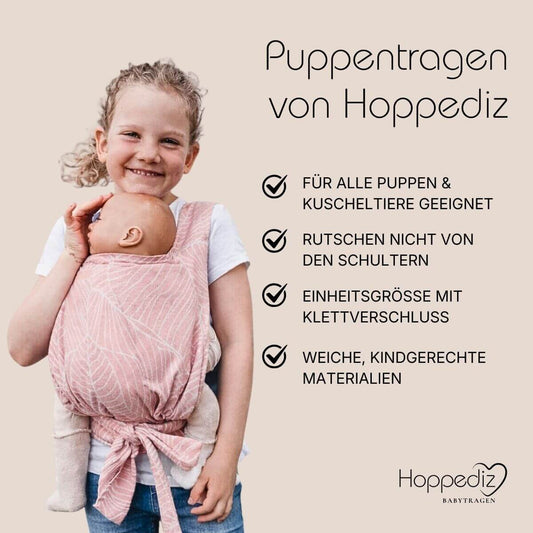Tragen wie Mama und Papa! Die originalgetreue Puppentrage mit Klett-Bauchgurt ist kinderleicht anzulegen und ideal für Kuscheltiere und Puppen.
