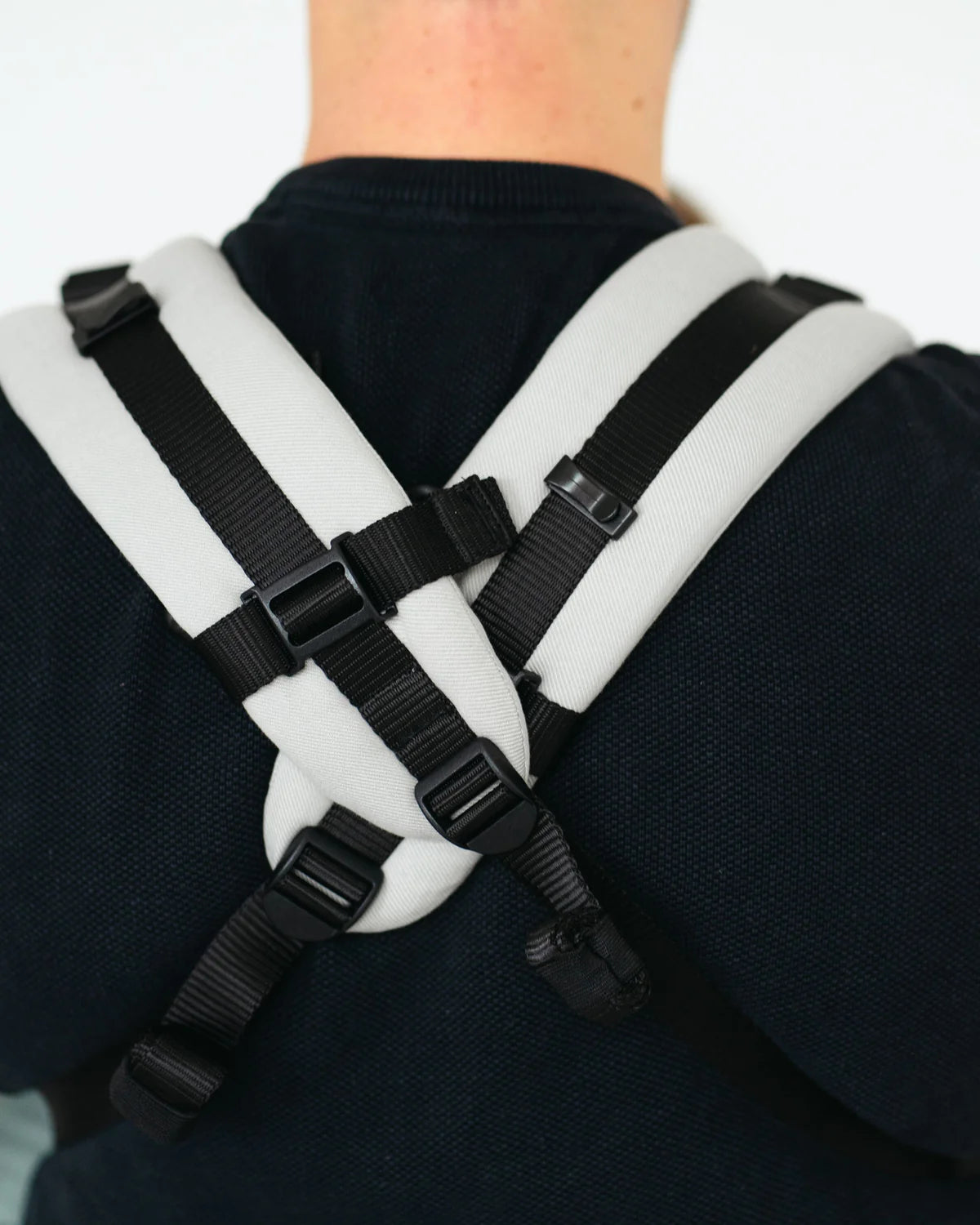 Für große Weltentdecker! Die robuste Qookie Ultimo Toddler Trage verteilt das Gewicht schwerer Kinder optimal. Genial: Patentierte Magnetverschlüsse für sekundenschnelles Anlegen.