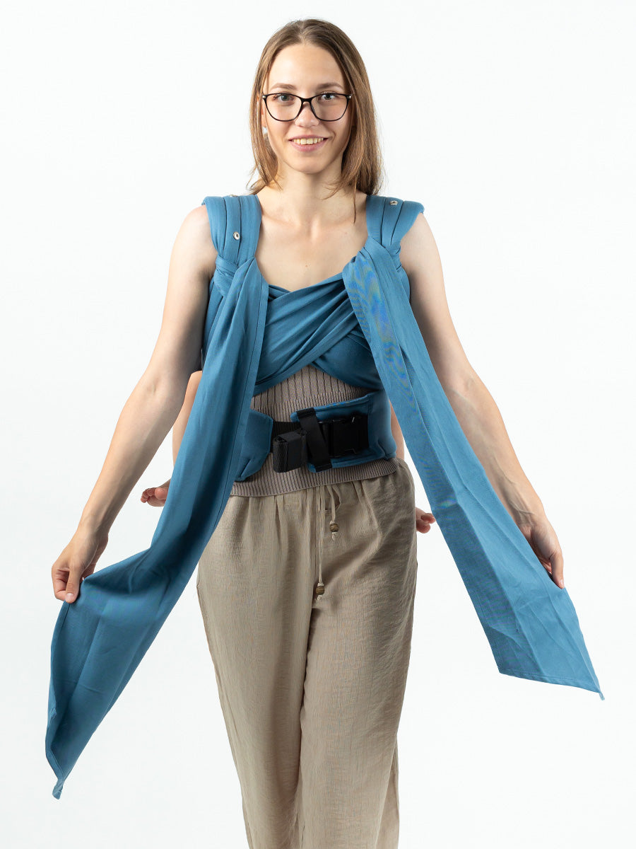 Bequem wandern und reisen mit großen Traglingen! Die ISARA Quick Halfbuckle verteilt das Gewicht von Kindern bis 30 kg optimal auf Schultern und Hüfte.