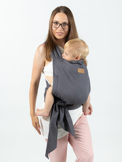 Bequem wandern und reisen mit großen Traglingen! Die ISARA Quick Halfbuckle verteilt das Gewicht von Kindern bis 30 kg optimal auf Schultern und Hüfte.