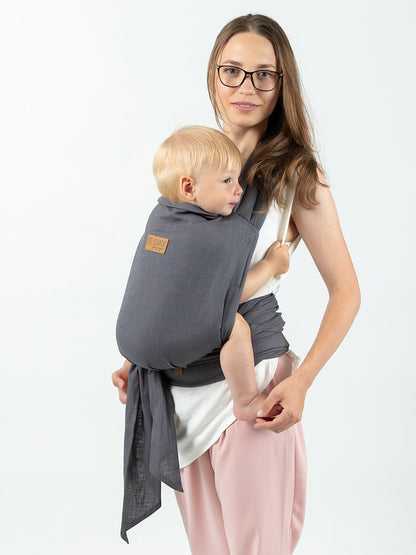 Bequem wandern und reisen mit großen Traglingen! Die ISARA Quick Halfbuckle verteilt das Gewicht von Kindern bis 30 kg optimal auf Schultern und Hüfte.
