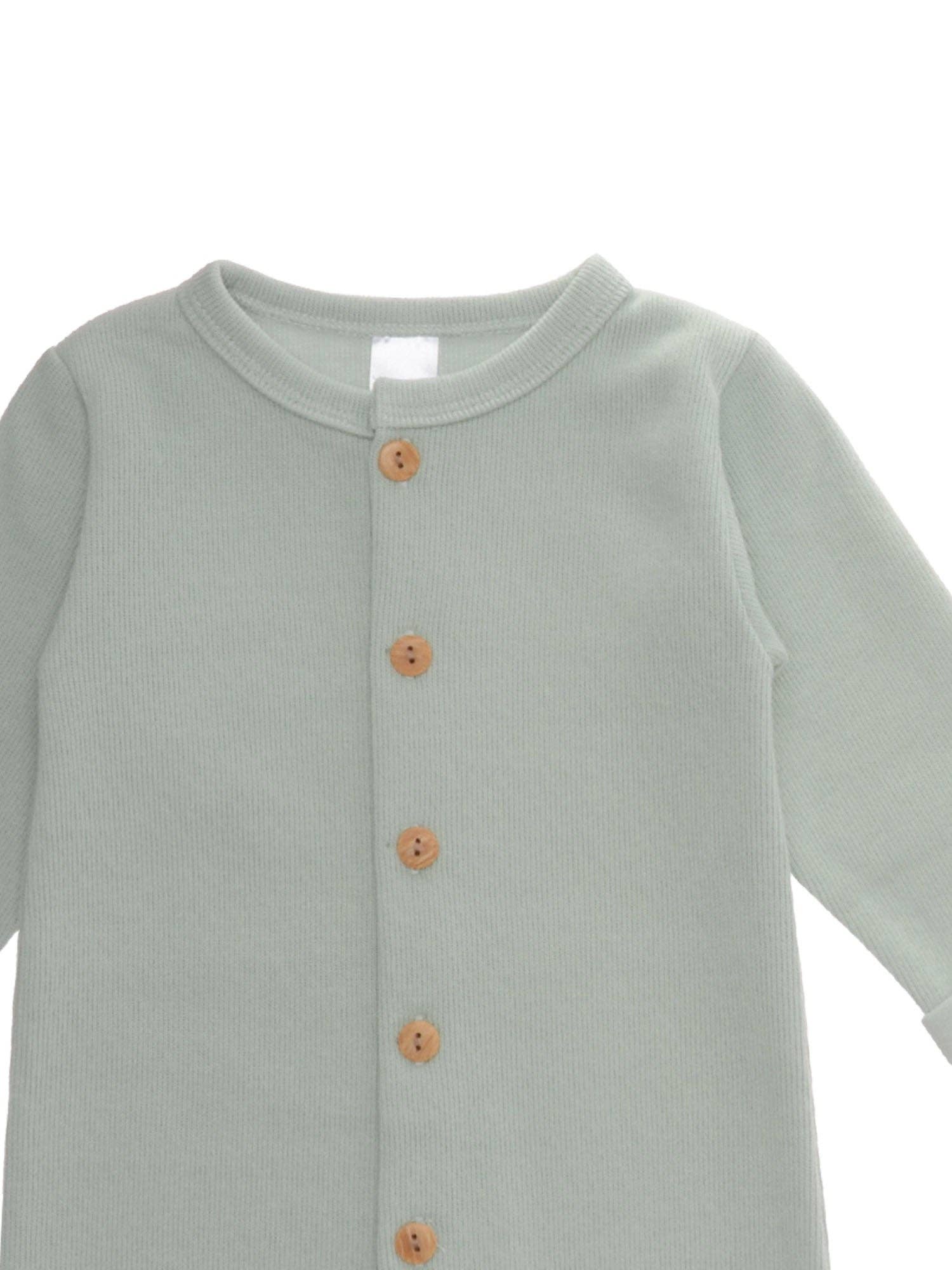 Nachhaltig und unglaublich bequem! Der weiche Baby-Overall in toller Ripp-Struktur aus reiner Bio-Baumwolle ist ideal zum Spielen und Schlafen.