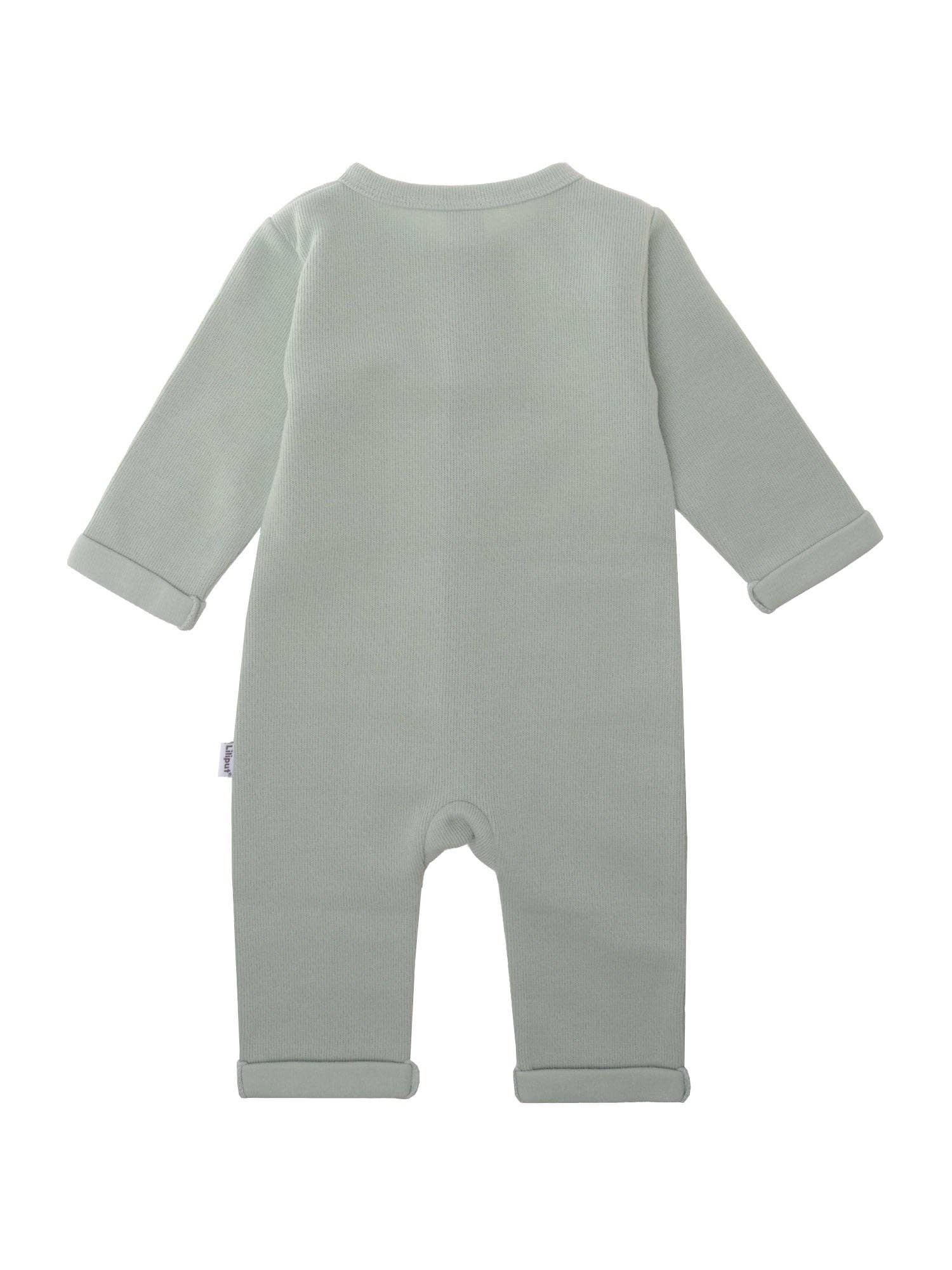 Nachhaltig und unglaublich bequem! Der weiche Baby-Overall in toller Ripp-Struktur aus reiner Bio-Baumwolle ist ideal zum Spielen und Schlafen.