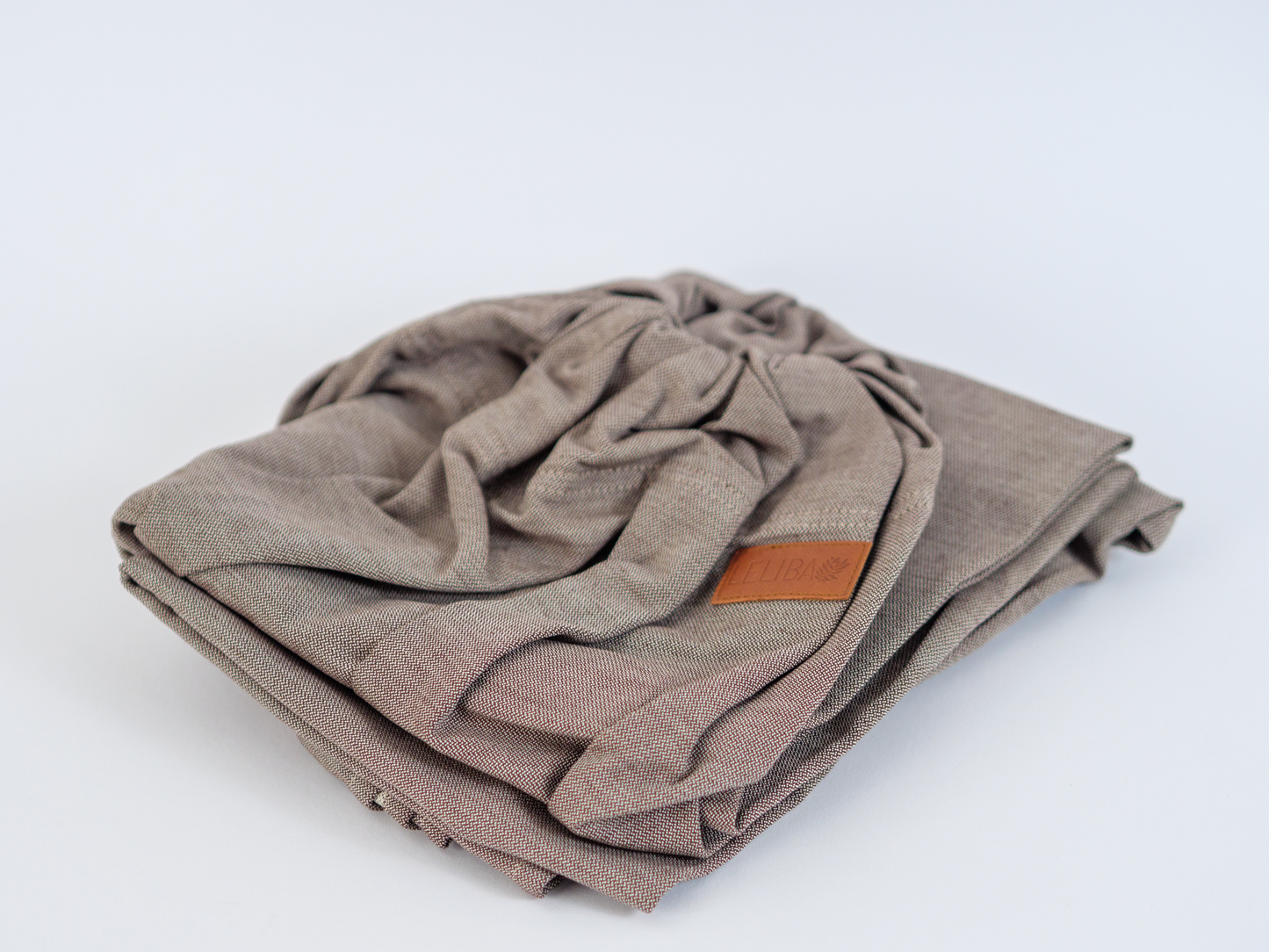 Blitzschnell angelegt und perfekt für kleine Laufanfänger. Der minimalistische Ring Sling aus seidenweicher Bio-Baumwolle schont deine Nerven beim häufigen Auf-und-Ab.