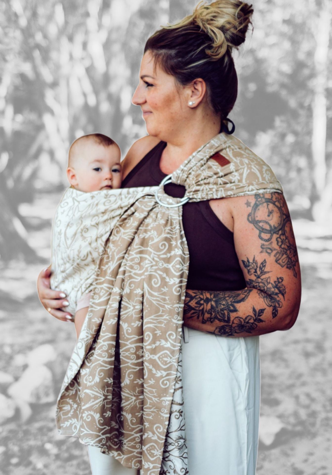 Blitzschnell angelegt und perfekt für kleine Laufanfänger. Der minimalistische Ring Sling aus seidenweicher Bio-Baumwolle schont deine Nerven beim häufigen Auf-und-Ab.