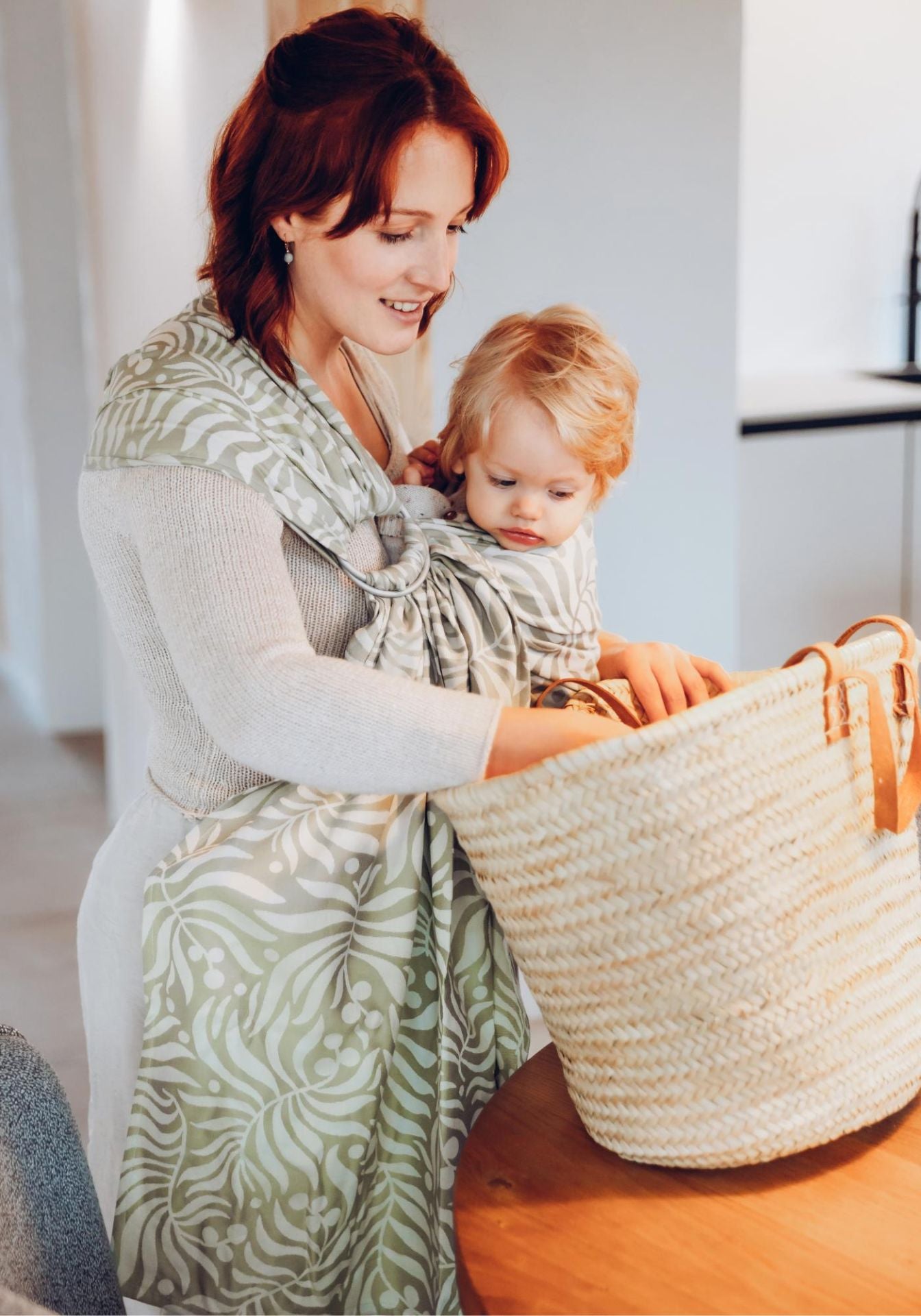 Blitzschnell angelegt und perfekt für kleine Laufanfänger. Der minimalistische Ring Sling aus seidenweicher Bio-Baumwolle schont deine Nerven beim häufigen Auf-und-Ab.