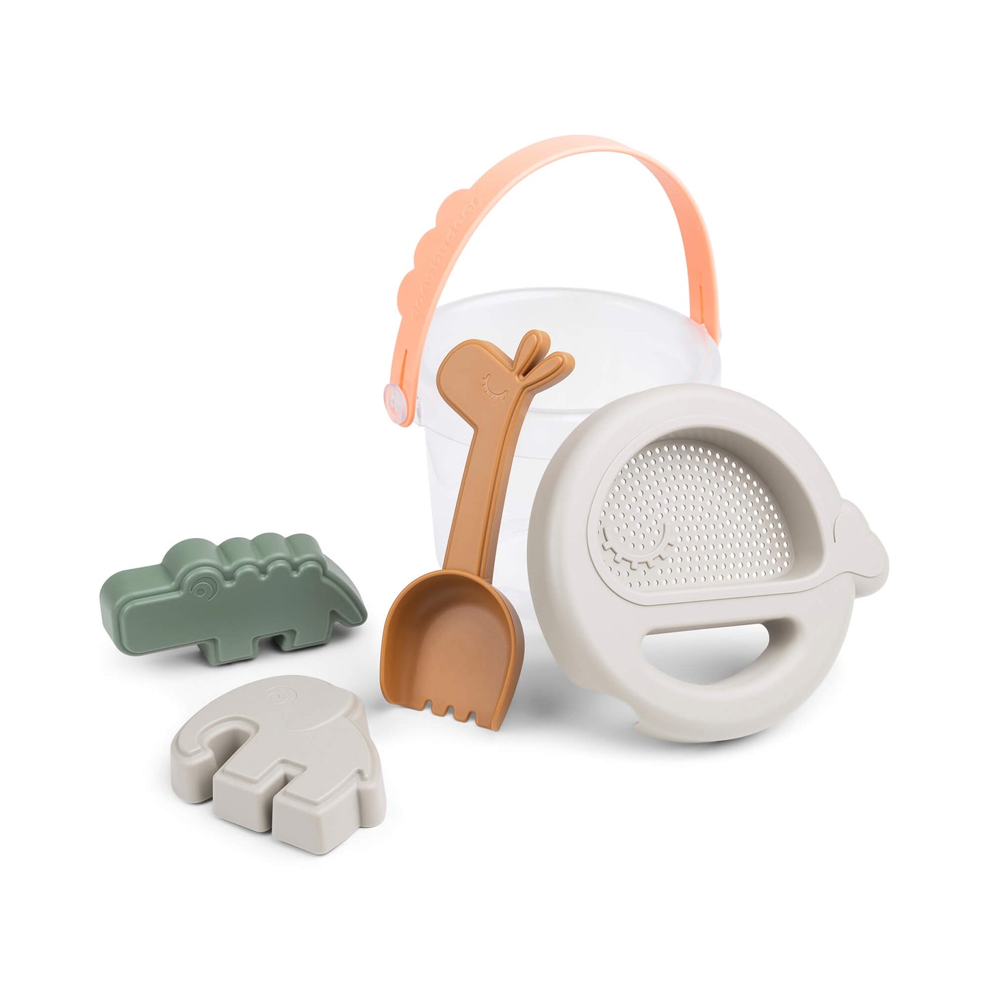 Bereit für die Buddelkiste! Das robuste Sand-Set in dänischem Design hält jedem Strandabenteuer stand und fördert die motorischen Fähigkeiten deines Kindes.
