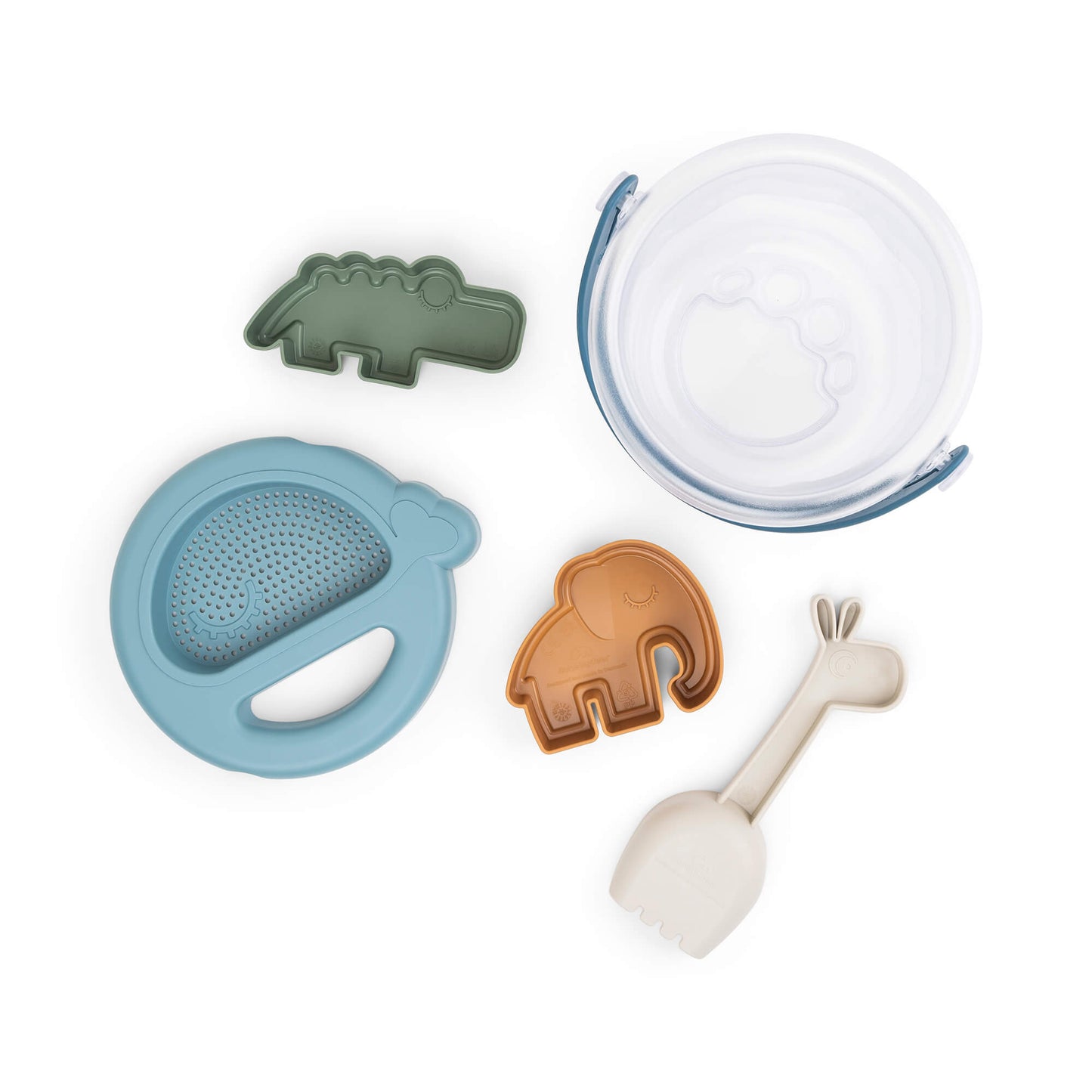 Bereit für die Buddelkiste! Das robuste Sand-Set in dänischem Design hält jedem Strandabenteuer stand und fördert die motorischen Fähigkeiten deines Kindes.