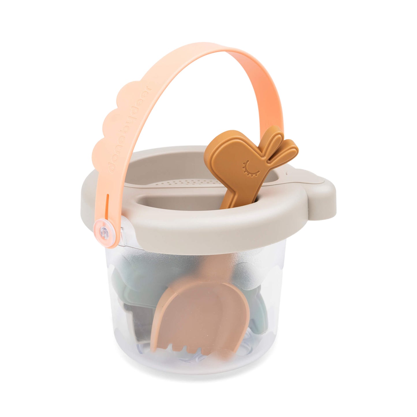 Bereit für die Buddelkiste! Das robuste Sand-Set in dänischem Design hält jedem Strandabenteuer stand und fördert die motorischen Fähigkeiten deines Kindes.