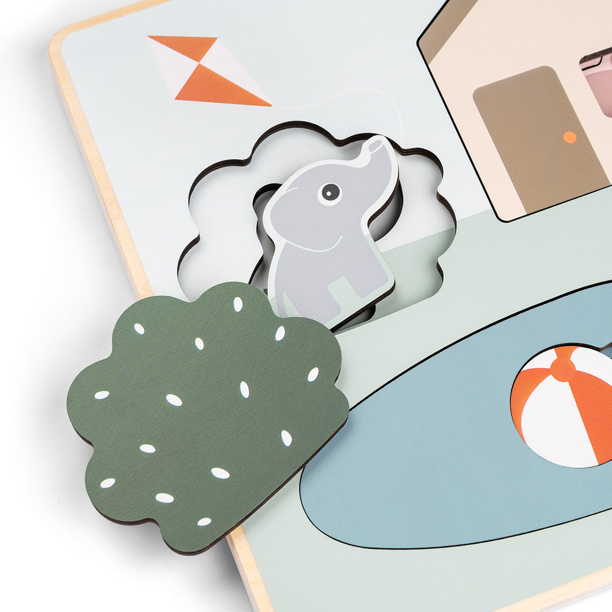 Stapeln, Puzzeln, Entdecken! Das liebevoll gestaltete Holzpuzzle in mehreren Schichten trainiert spielerisch die Feinmotorik und das räumliche Denken.