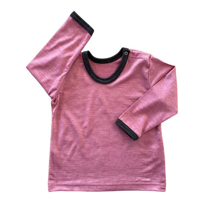 Die natürliche Klimaanlage für Kinderhaut! Luxuriöses Shirt aus Bio-Merinowolle und Seide, das wärmt, ohne zu überhitzen. 100% schadstofffrei.