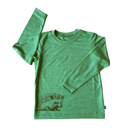 Die natürliche Klimaanlage für Kinderhaut! Luxuriöses Shirt aus Bio-Merinowolle und Seide, das wärmt, ohne zu überhitzen. 100% schadstofffrei.
