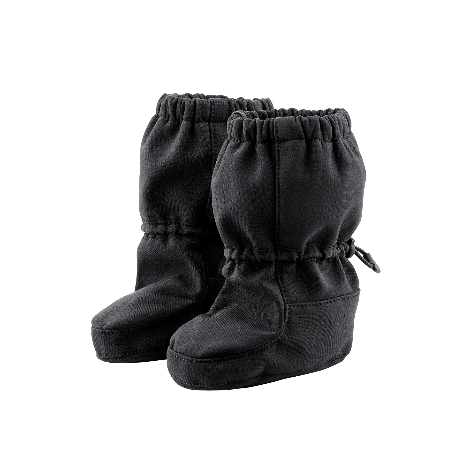 Keine Chance für Nässe und Matsch! Die wasserdichten Softshell-Überzieher mit Fleece-Futter sind ideal für die Babytrage und den Kinderwagen.