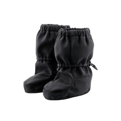 Keine Chance für Nässe und Matsch! Die wasserdichten Softshell-Überzieher mit Fleece-Futter sind ideal für die Babytrage und den Kinderwagen.