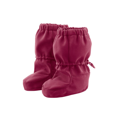 Keine Chance für Nässe und Matsch! Die wasserdichten Softshell-Überzieher mit Fleece-Futter sind ideal für die Babytrage und den Kinderwagen.