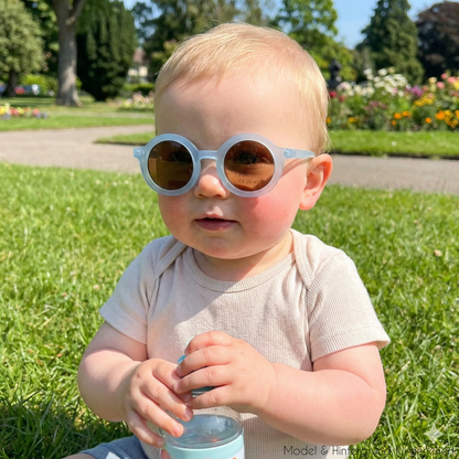 Cooler Retro-Look mit 100% UV-Schutz (UV400). Die stylische Signature-Sonnenbrille aus recyceltem Plastik ist robust, sicher und absolut nachhaltig.