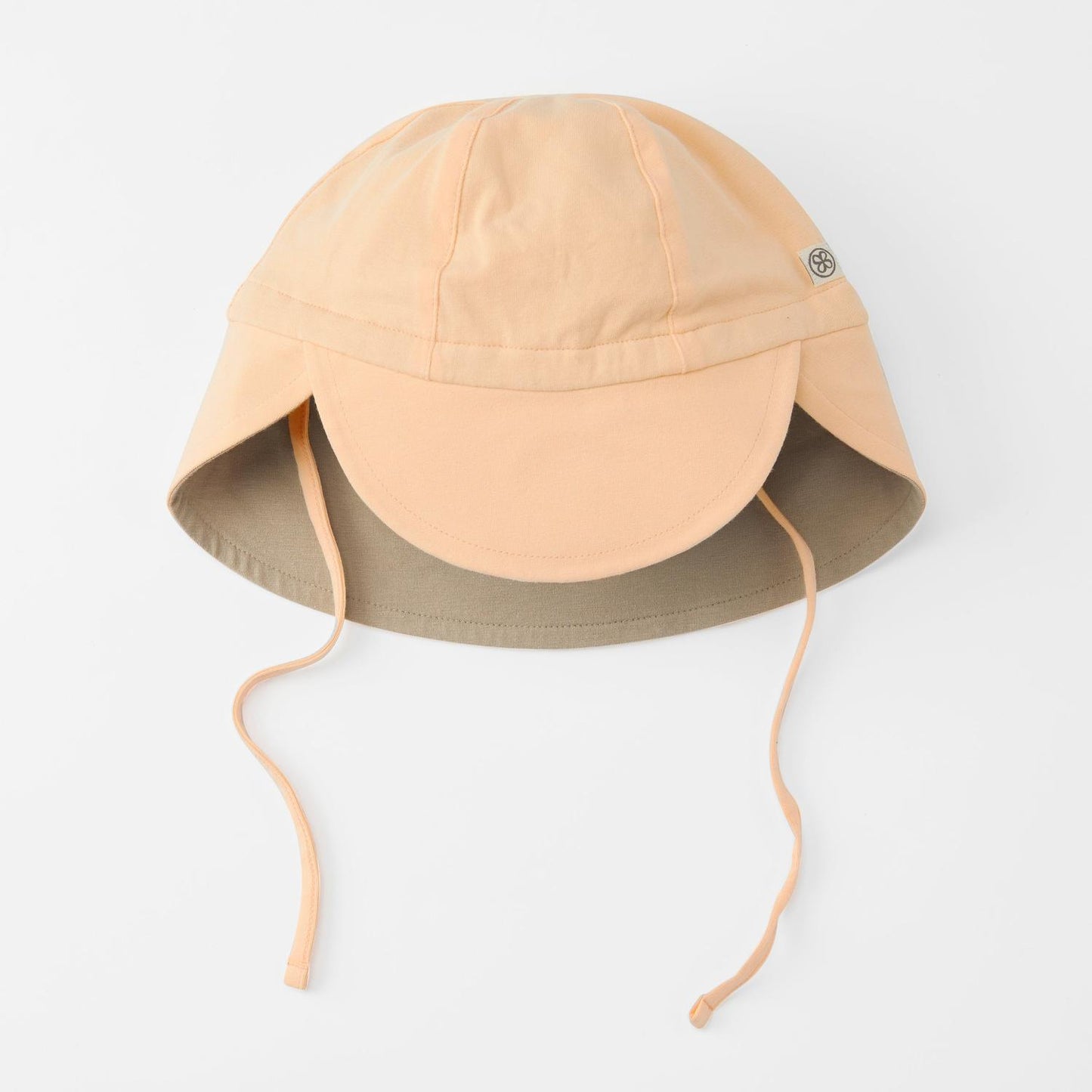 Zuverlässiger UV-Schutz für kleine Köpfe. Der leichte, mitwachsende Sonnenhut aus weichem Bambus-Mix schützt Nacken und Ohren perfekt vor der Sonne.