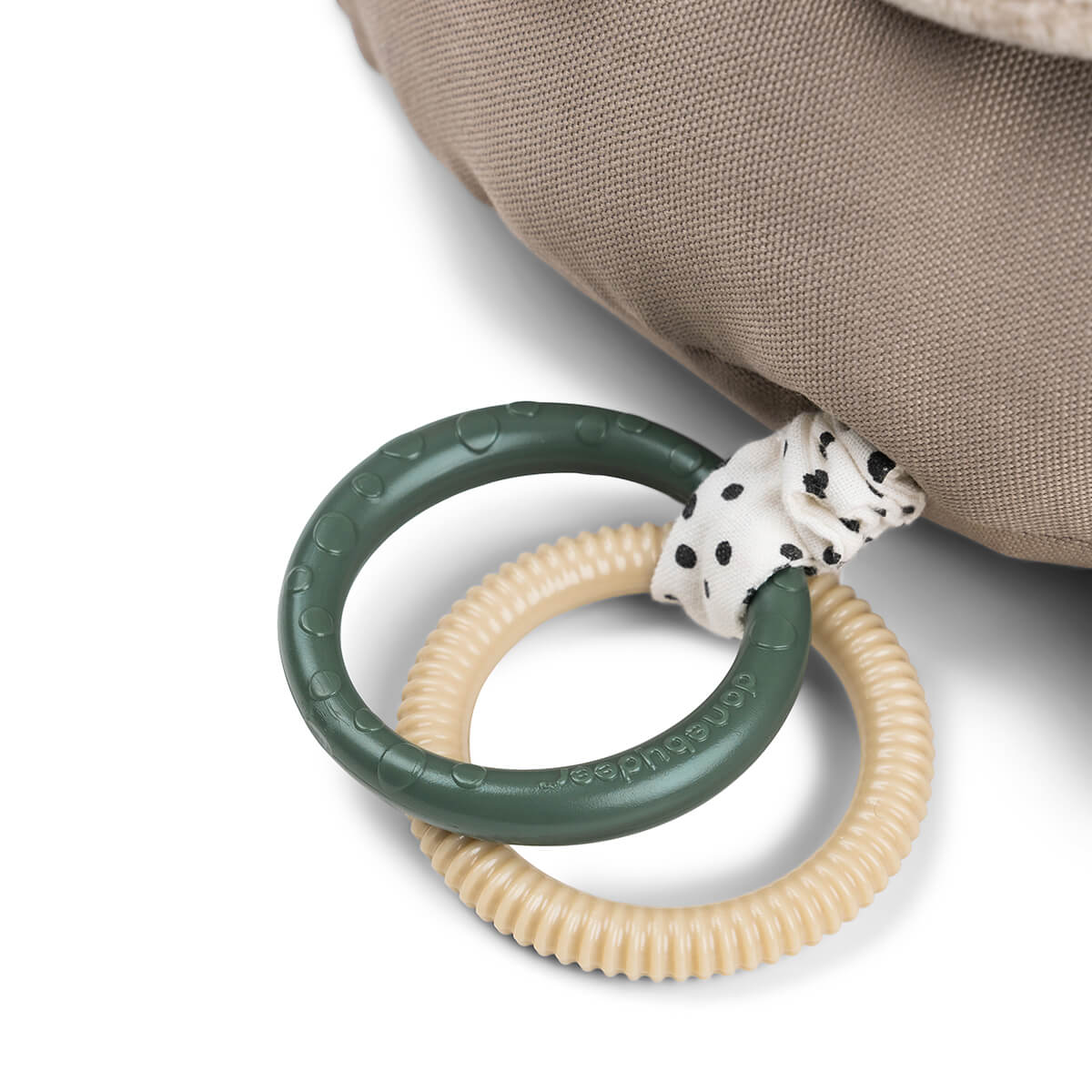 Der perfekte Tummy-Time-Trainer! Das weiche Kissen in Krokodil-Form stützt den Oberkörper, stärkt Nacken und Rücken und fördert die Motorik deines Babys.