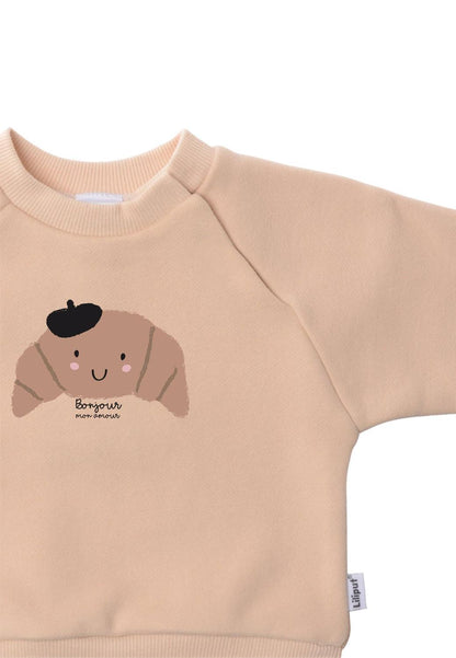 Französischer Chic für die Kleinsten! Das süße Sweatshirt mit Croissant-Print ist butterweich, bequem geschnitten und zum Anbeißen niedlich.