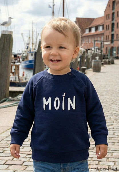 Ein klares Statement aus dem Norden! Das lässige blaue Sweatshirt mit kultigem """"Moin""""-Schriftzug ist kuschelig weich angeraut und super bequem.""