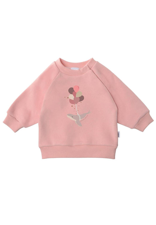 Der maritime Begleiter für kalte Tage! Das weiche Sweatshirt in zartem Dusty Pink mit niedlichem Wal-Print hält kleine Ozean-Entdecker kuschelig warm.