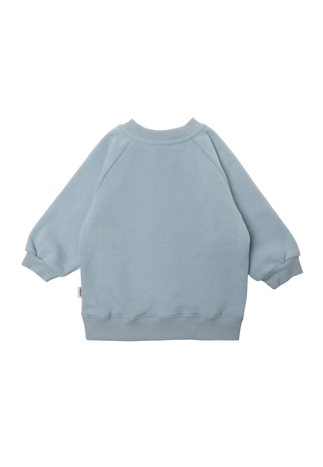 Gefährlich niedlich! Das hellblaue Langarm-Sweatshirt mit starkem Dino-Print wärmt zuverlässig an kühlen Tagen und macht kleine Urzeit-Fans glücklich.