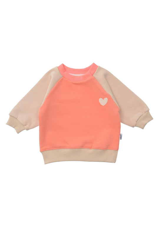 Für kleine Herzblätter! Das warme Sweatshirt in trendigem Orange und Beige mit liebevollem Herz-Print ist der perfekte Mix aus Geborgenheit und Style.
