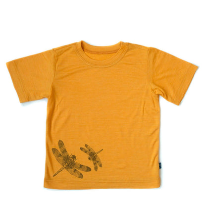 Natürlich kühlend an heißen Tagen! Das leichte Kinder T-Shirt aus Bio-Merinowolle & Seide mit süßem Geißlein-Print ist butterweich und atmungsaktiv.