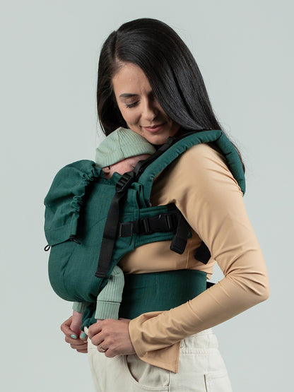 Eine Trage für die gesamte Tragezeit! Dank Sitzerweiterung passt sich diese Full-Buckle stufenlos vom Neugeborenen bis zum Vorschulkind optimal an.