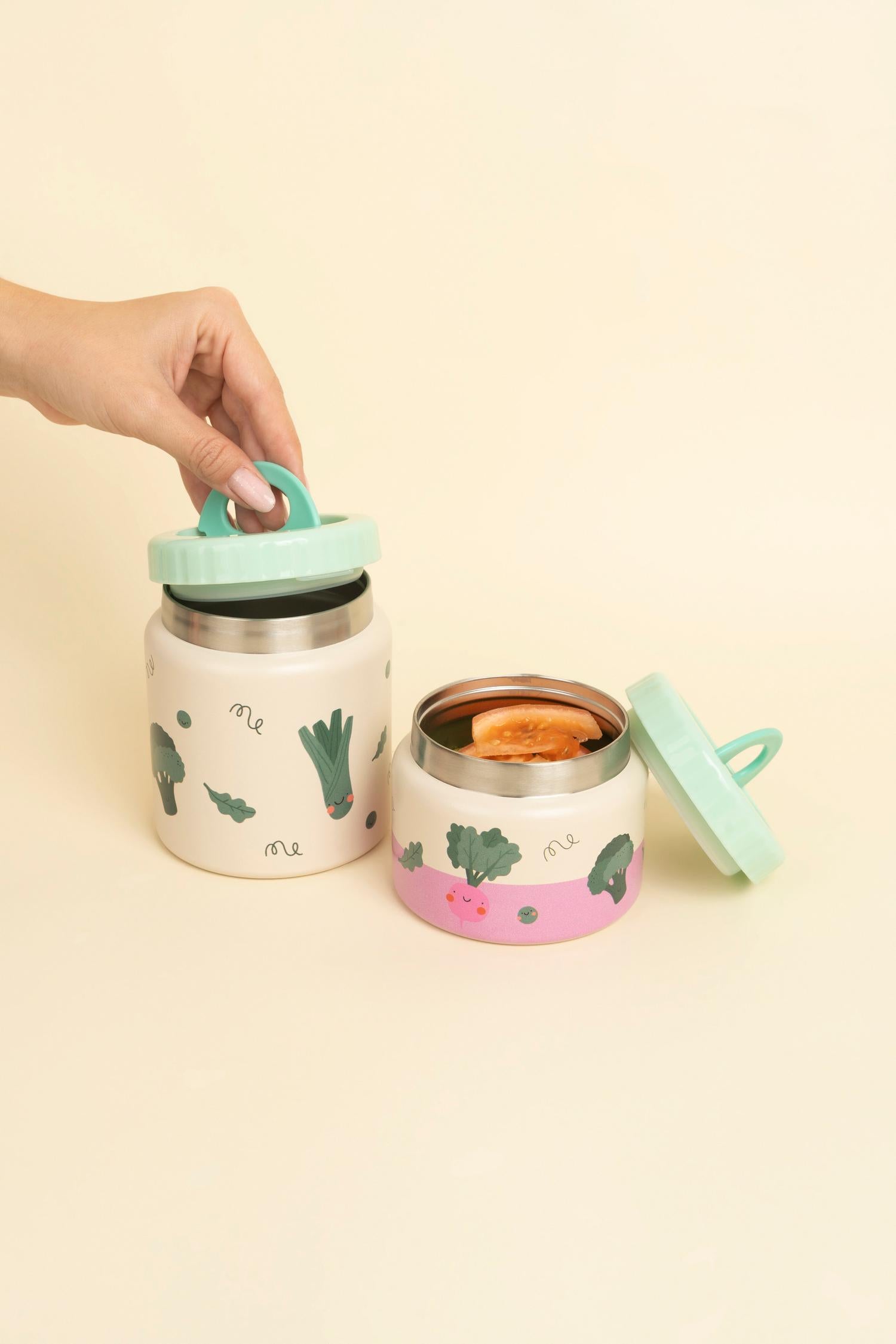 Warme Mahlzeiten für Schule und Picknick! Der auslaufsichere Thermo-Behälter aus Edelstahl hält Suppen und Brei stundenlang auf Temperatur.