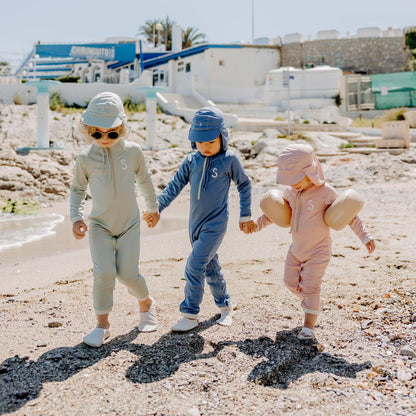 Sicherer Schutz für empfindliche Babyhaut! Der UV-Badeanzug (UPF 50+) reduziert lästiges Eincremen und schützt großflächig am Strand und Pool.