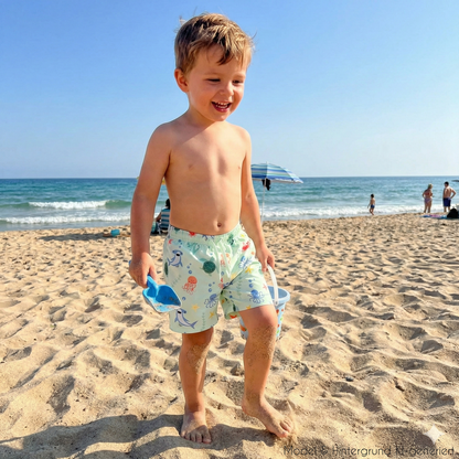 Lässige Badeshorts mit UV-Schutz 50+ für kleine Wasser-Fans! Schnelltrocknend, bequem und mit sicherem Halt für wilde Wasserspiele.